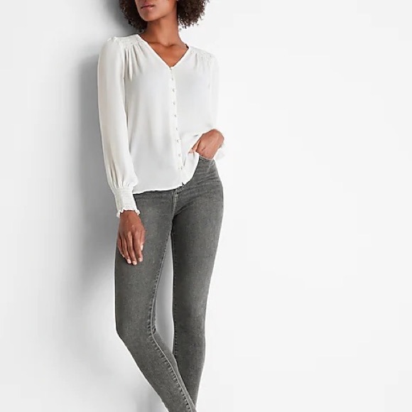 EXPRESS V-Neck Button Front Top (Size: XSmall) - Picture 3 of 6